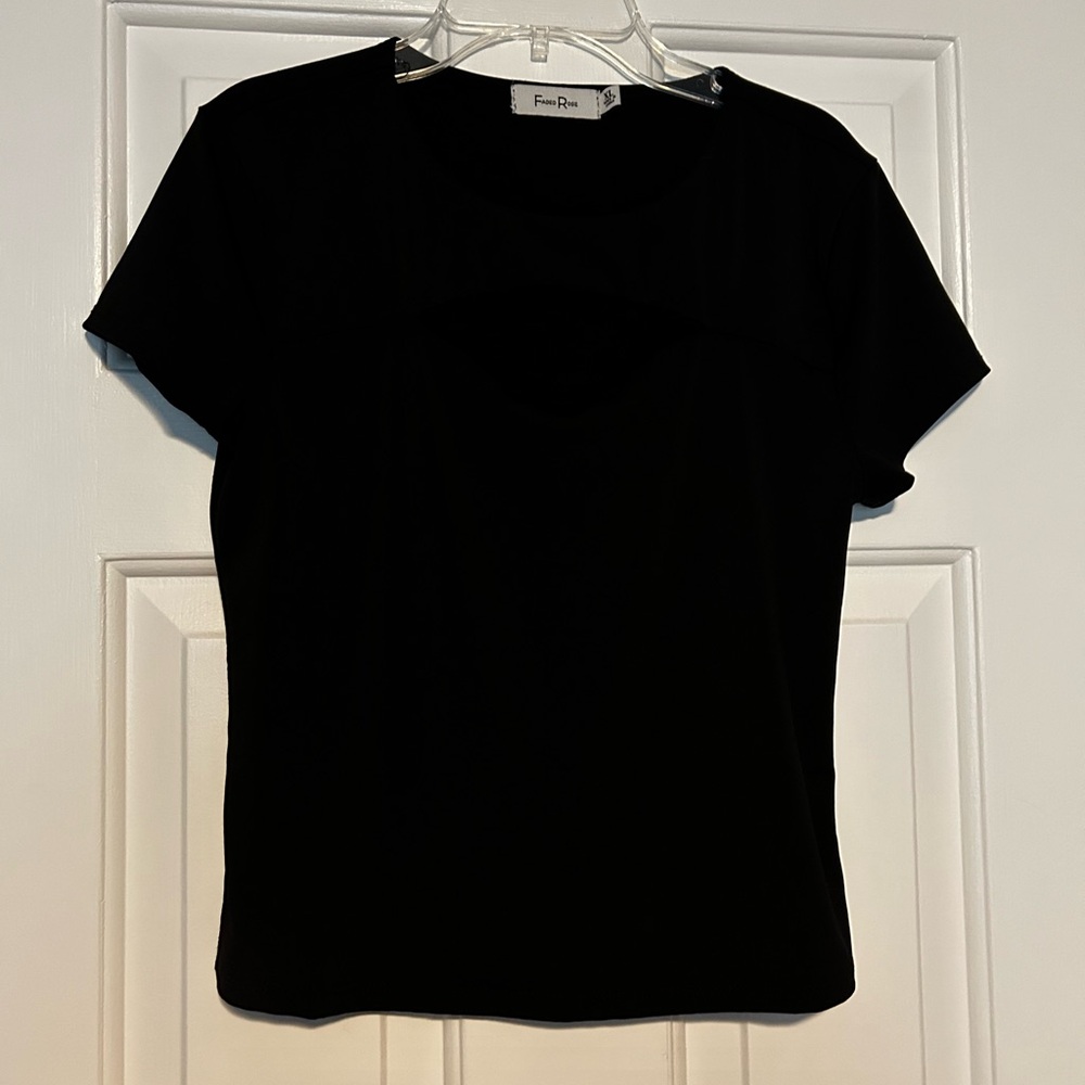 Cropped black t shirt